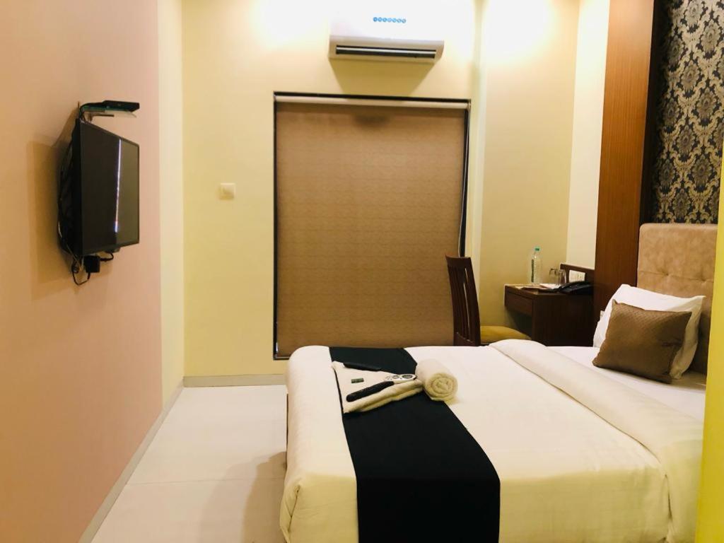 Glitz Hotels 7Even Hills- Nr International Airport Mumbai T2 Екстериор снимка